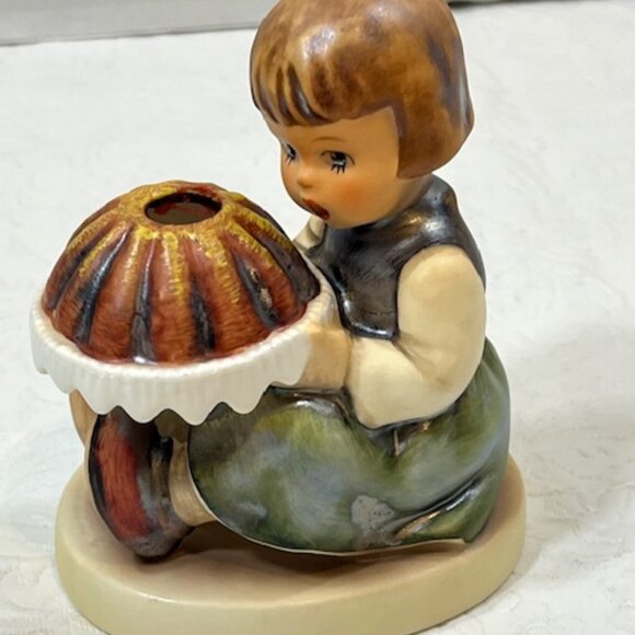 Vintage Goebel Hummel Porcelain Girl Birthday Cake Figurine #338 - Picture 5 of 15